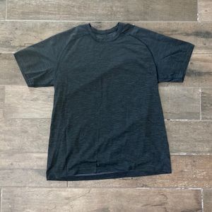 Men’s Lululemon short sleeve SZ XL